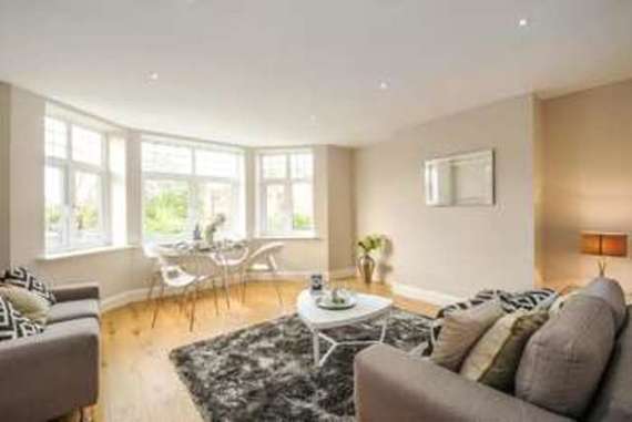 3 bedroom Flat for s...